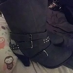 "Not Rated" grey boots